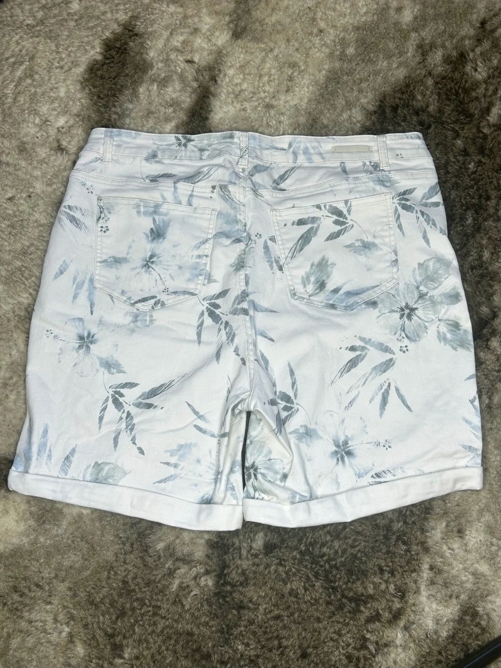 Soft Surroundings White Denim Shorts with Pale Blue Floral Print Sz 18W